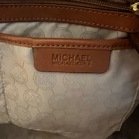 Michael Kors Jetset Large Satchel - Picture 10 of 13